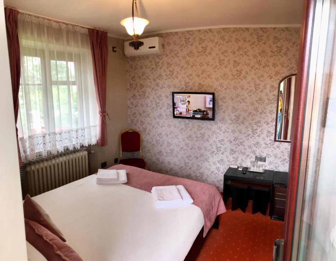 Pension Hotel Fast Radauti Ngoại thất bức ảnh