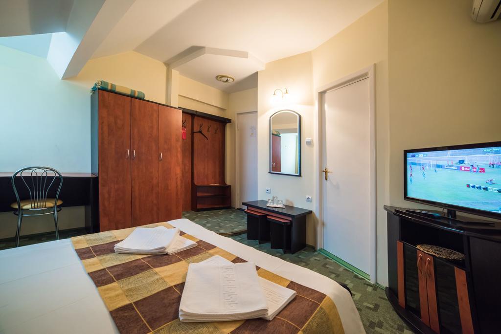 Pension Hotel Fast Radauti Phòng bức ảnh