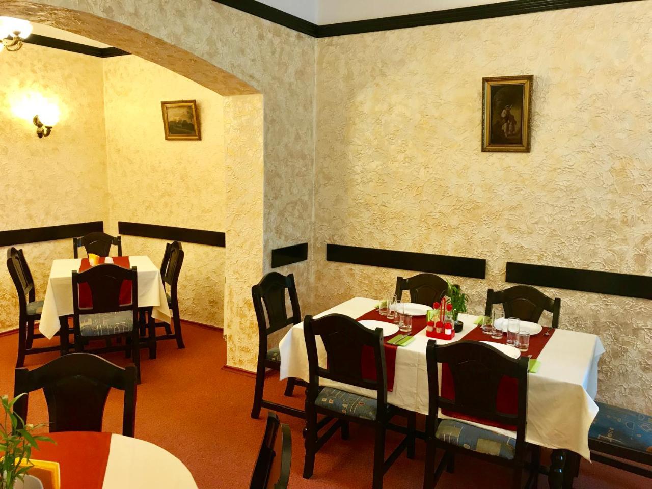 Pension Hotel Fast Radauti Ngoại thất bức ảnh