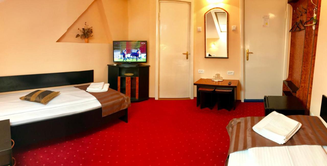Pension Hotel Fast Radauti Ngoại thất bức ảnh